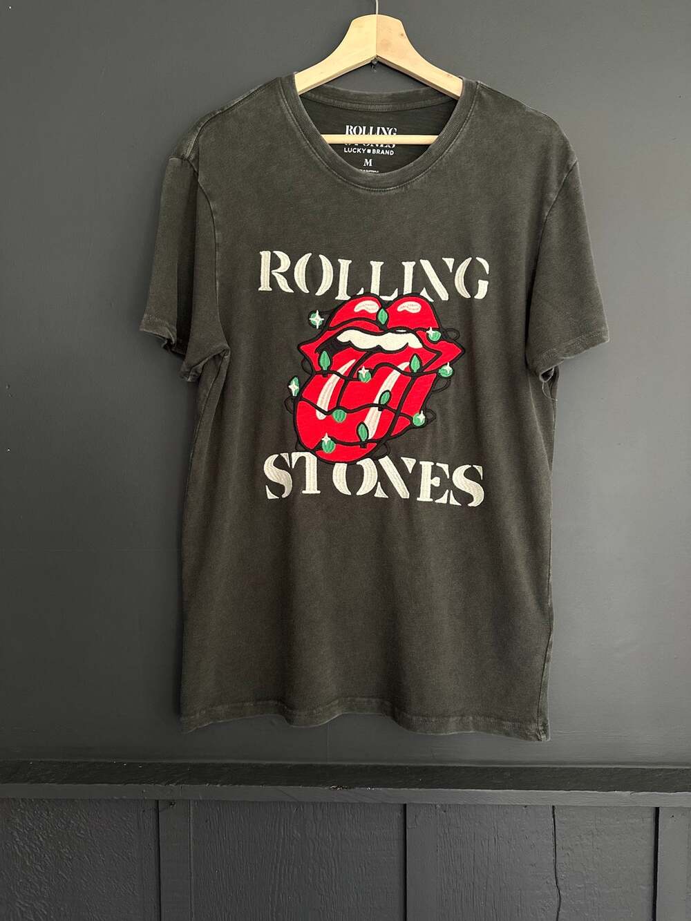 Lucky Brand Rolling Stones Embroidered Holiday Lights Tee in Raven Size Medium